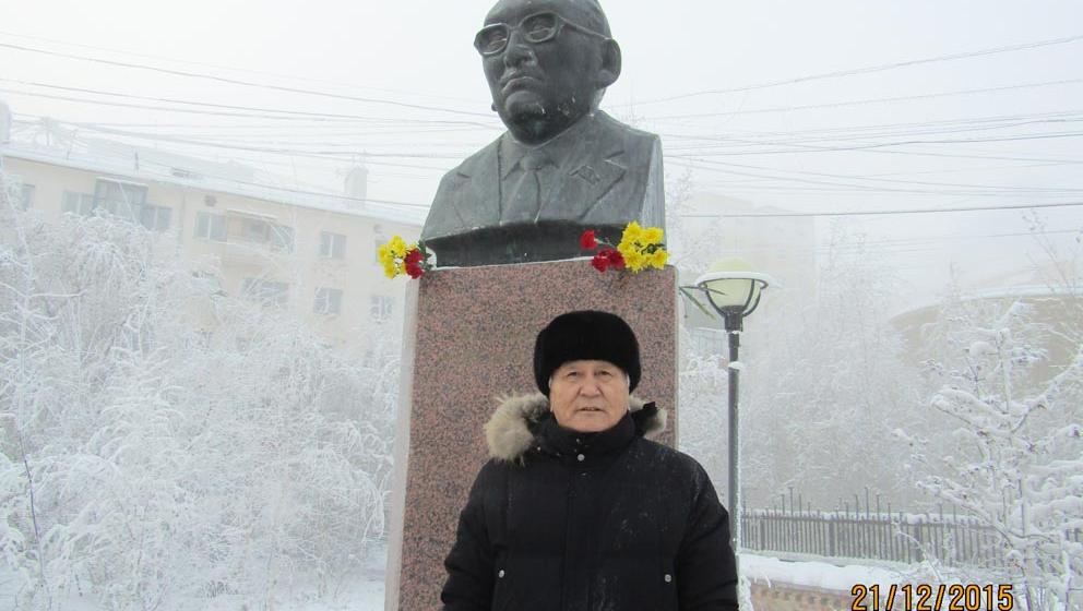 В день рождения И.В. Сталина якутские коммунисты возложили цветы к его памятнику