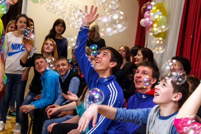 Все лучшее - детям! Коммунисты города Павлово Нижегородской области поздравили воспитанников детских домов с наступающим Новым Годом