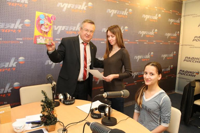 «В новом году к новым свершениям!». Первый секретарь Псковского обкома КПРФ Александр Рогов принял участие в новогоднем радиомарафоне 
