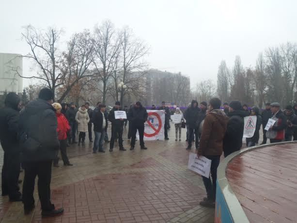 Дальнобойщики в Белгороде продолжают бороться за отмену системы тройного налогообложения "Платон"