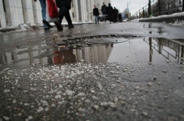 Газеты «Московский комсомолец» и «Собеседник» посвятили публикации законопроекту депутата-коммуниста Олега Лебедева о запрете использования реагентов на детских площадках