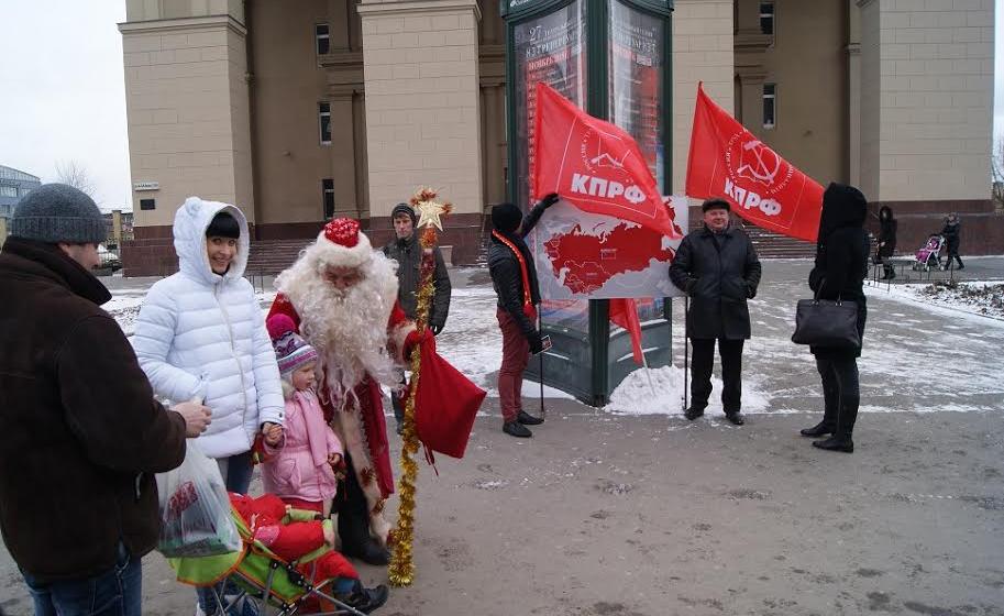 Сталинградские коммунисты и комсомольцы отметили День Рождения СССР