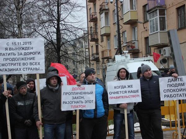 "Красный митинг" против ухудшения уровня жизни населения и против поборов с дальнобойщиков прошёл в Карелии