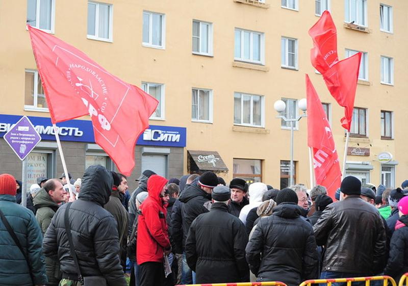 На митинге в Петрозаводске коммунисты и дальнобойщики потребовали отставки правительства и отмены «Платона»