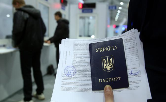 Бросают ли русские своих? Олег Царев о последствиях ужесточения российских миграционных правил для жителей Украины
