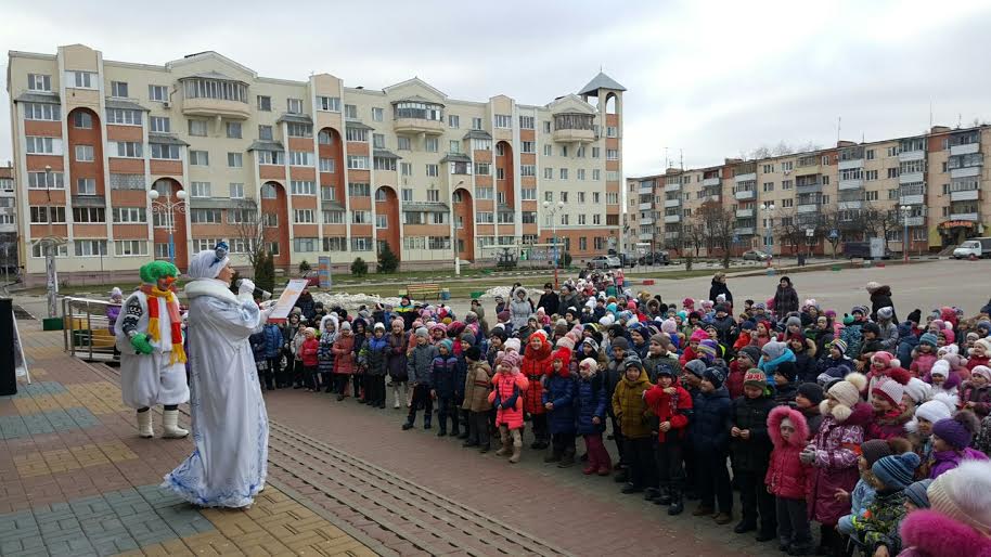 Комсомольцы Белгородского района поздравили детей с наступающими новогодними праздниками
