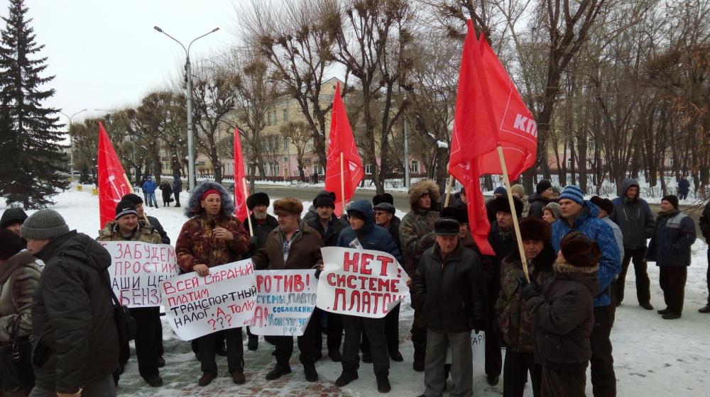 Республика Хакасия. Дальнобойщики вместе с коммунистами Абакана устроили протестный митинг