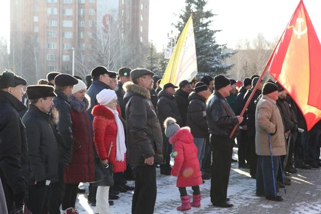 Татарстан. Нижнекамский горком КПРФ провёл митинг протеста против взимания платы за проезд бельшегрузов по федеральным трассам
