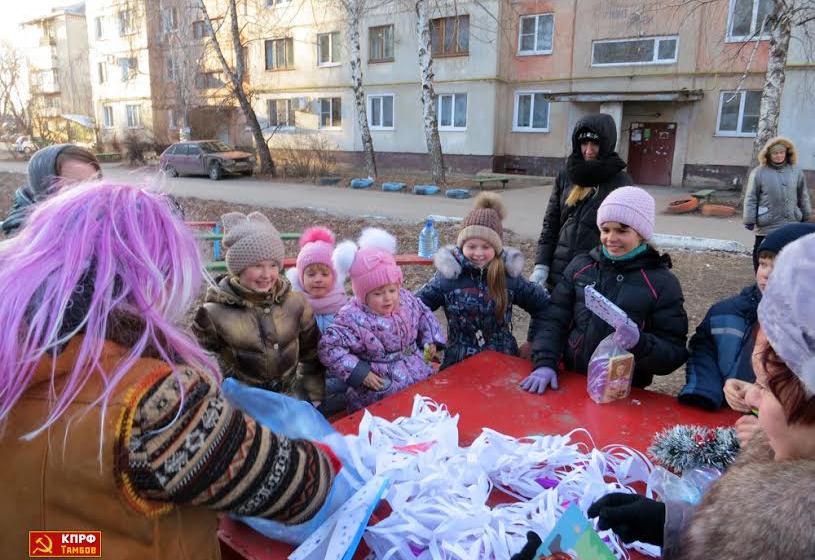 Тамбов: Новый год пришёл во двор
