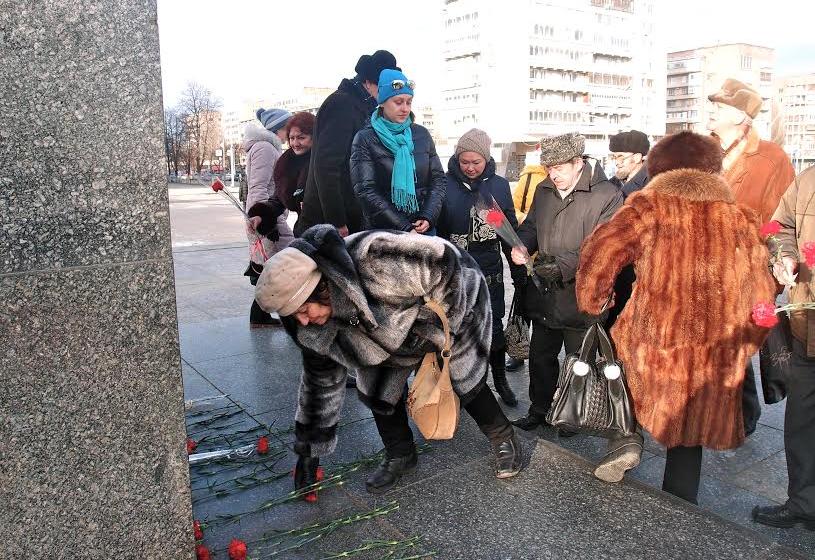Луганские коммунисты почтили память В.И. Ленина