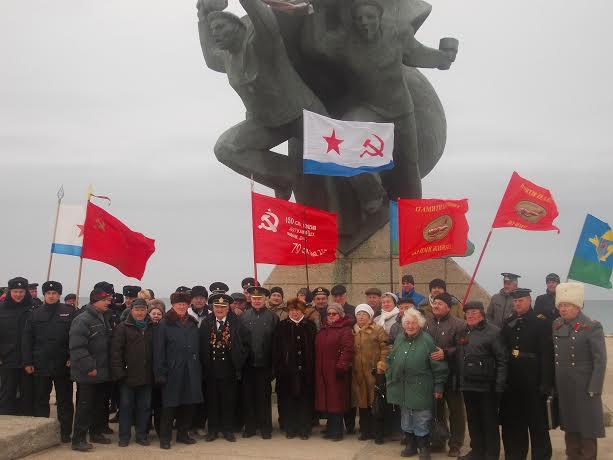 Республика Крым. Коммунисты приняли участие в памятных мероприятиях, посвященных 74–й годовщине высадки Евпаторийского десанта