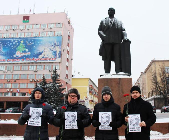 Цветы Ильичу. В Брянске почтили память Ленина
