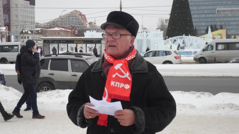 Пермь. Коммунисты провели пикет за муниципализацию объектов ЖКХ и национализацию минерально-сырьевых предприятий Пермского края