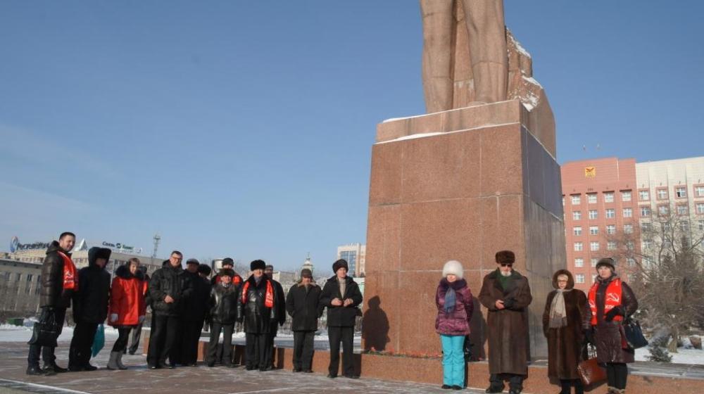 Забайкальский край. Коммунисты возложили цветы к памятнику В.И.Ленина