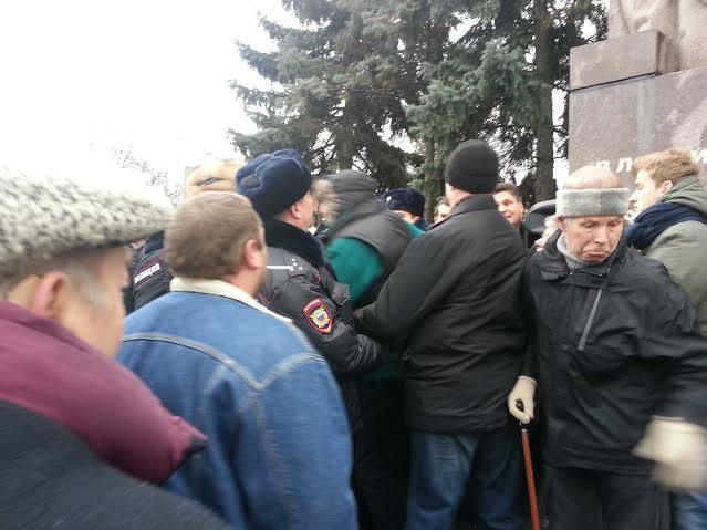 Москва. В.Ф. Рашкин пригласил Путина, Чайку и Колокольцева на встречу с избирателями, чтобы они убедились в провокациях