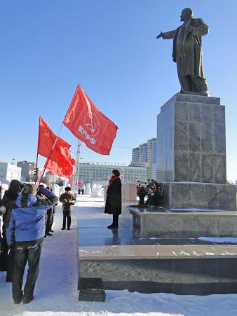 Амурские коммунисты возложили цветы к памятникам В.И. Ленина
