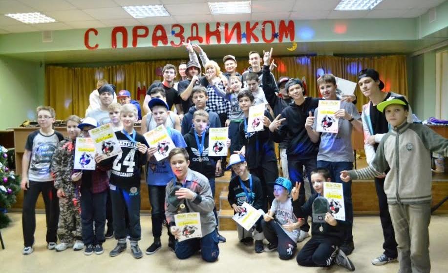 Саратовская область. Ольга Алимова подарила хвалынским ребятам цветной принтер