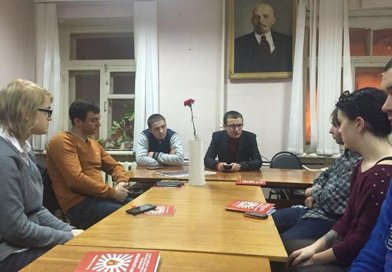 Белгородские комсомольцы провели дискуссионный клуб, посвящённый «Кровавому воскресенью» 1905 года