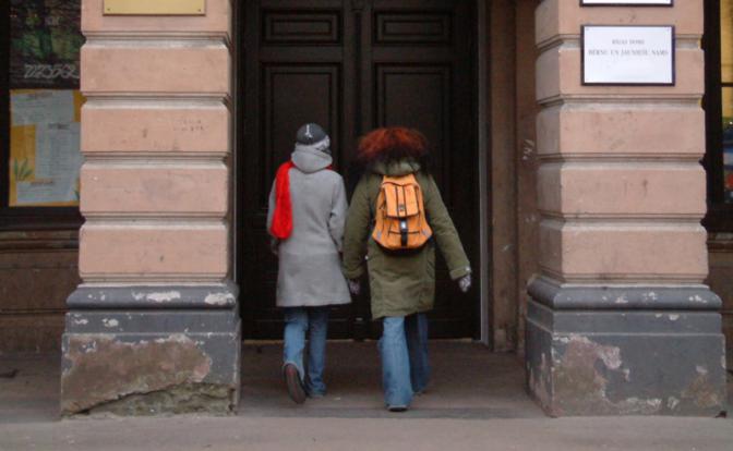 Окольцованные нацизмом. В латвийской школе выпускникам собирались вручить перстни с гитлеровской свастикой