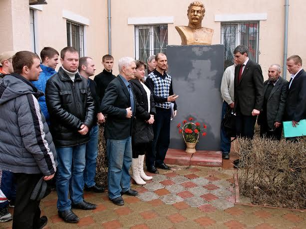 Коммунисты Луганской Народной Республики отмечают годовщину со дня освобождения Ворошиловграда от немецко-фашистских захватчиков