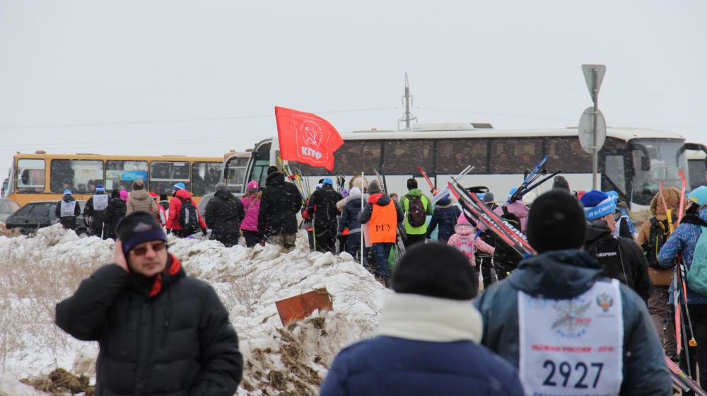 Рязанские коммунисты и комсомольцы приняли участие в массовой гонке "Лыжня России - 2016"