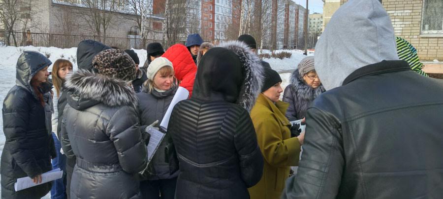 Первый секретарь Ивановского обкома КПРФ Владимир Кленов посетил собрание родителей будущих школьников 