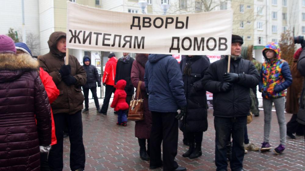 Москва. Жители «дома с трещиной» вышли на митинг в Жулебино