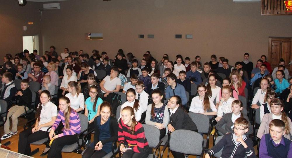 Самарские комсомольцы провели урок мужества в школе