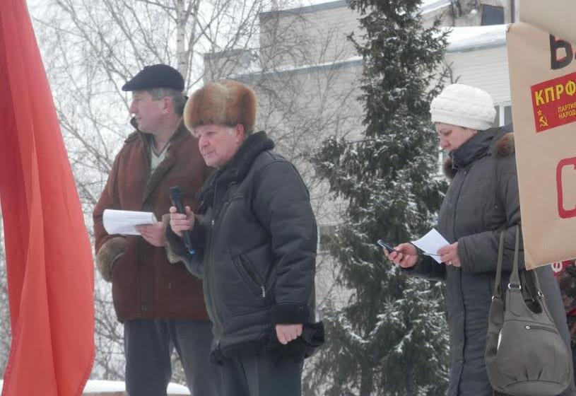 Омская область: В городе Таре прошел митинг против роста тарифов ЖКХ 