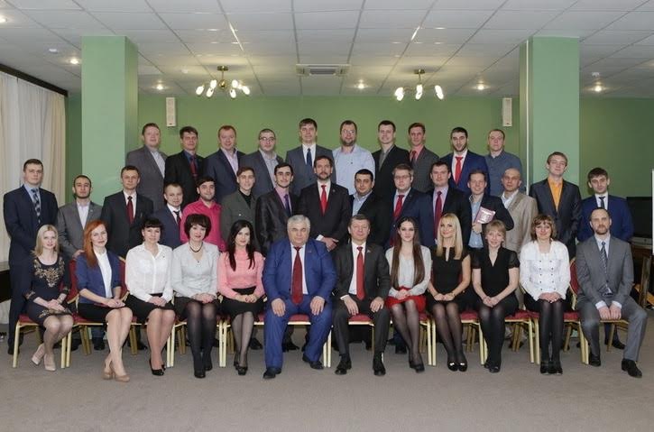 Д.Г. Новиков вручил дипломы выпускникам Центра политической учебы