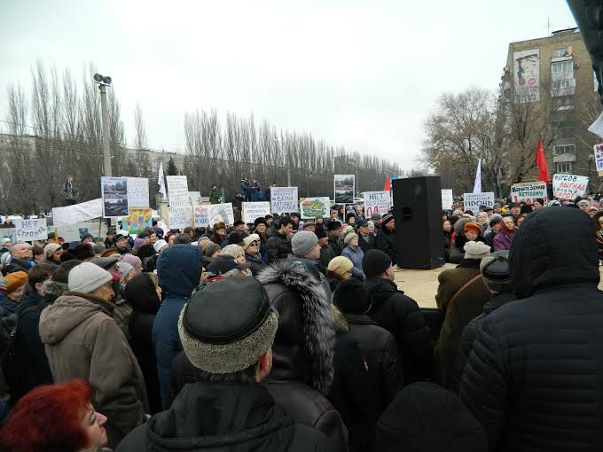 Коммунисты провели митинг против точечной застройки и плохих дорог в Самаре