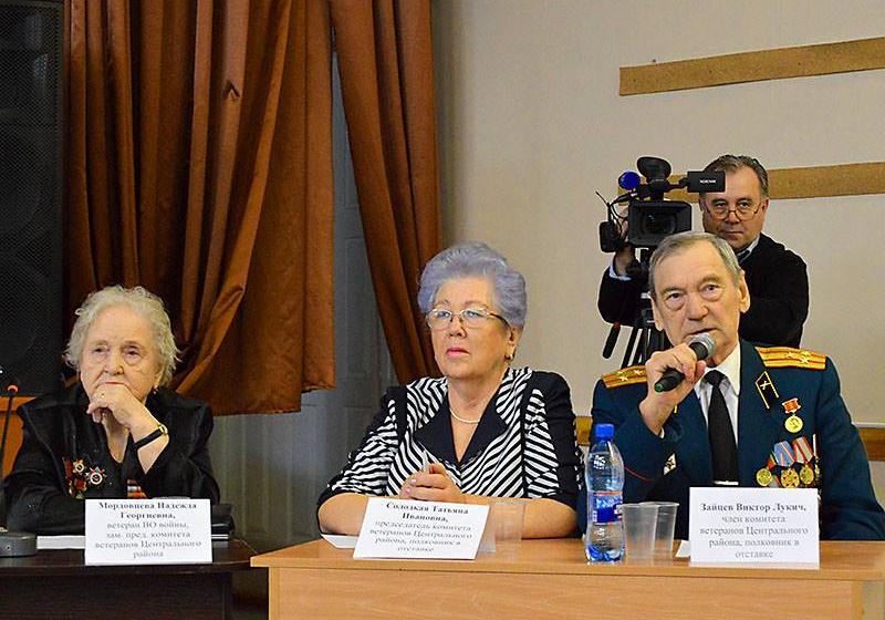 Алтайский край. Коммунисты приняли участие в круглом столе на тему "Защитники Отечества. Диалог поколений"