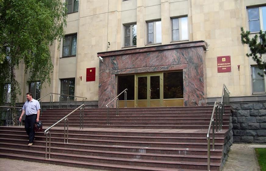 Руководитель фракции КПРФ в Ставропольской краевой Думе Виктор Лозовой: местные власти ставят фермерам палки в колёса!