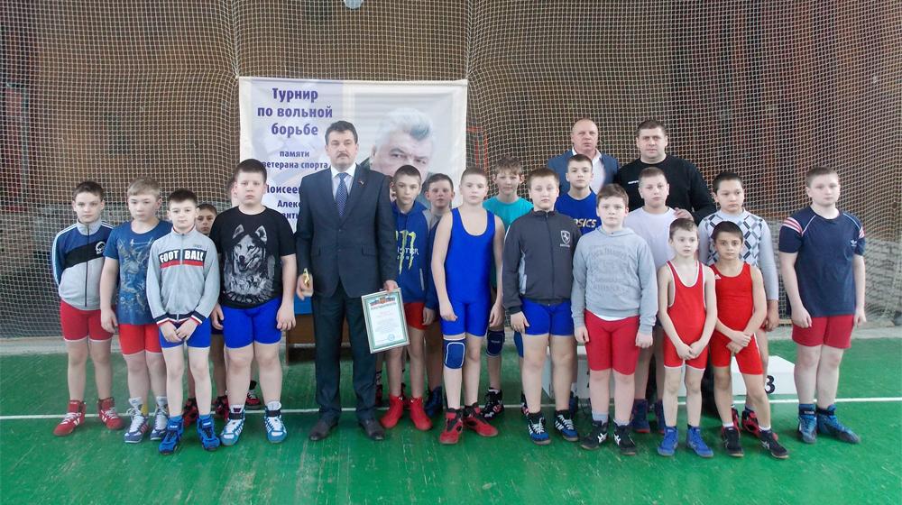 Брянские коммунисты провели турнир по вольной борьбе, посвящённый памяти коммуниста, депутата и спортсмена Алексея Моисеенкова