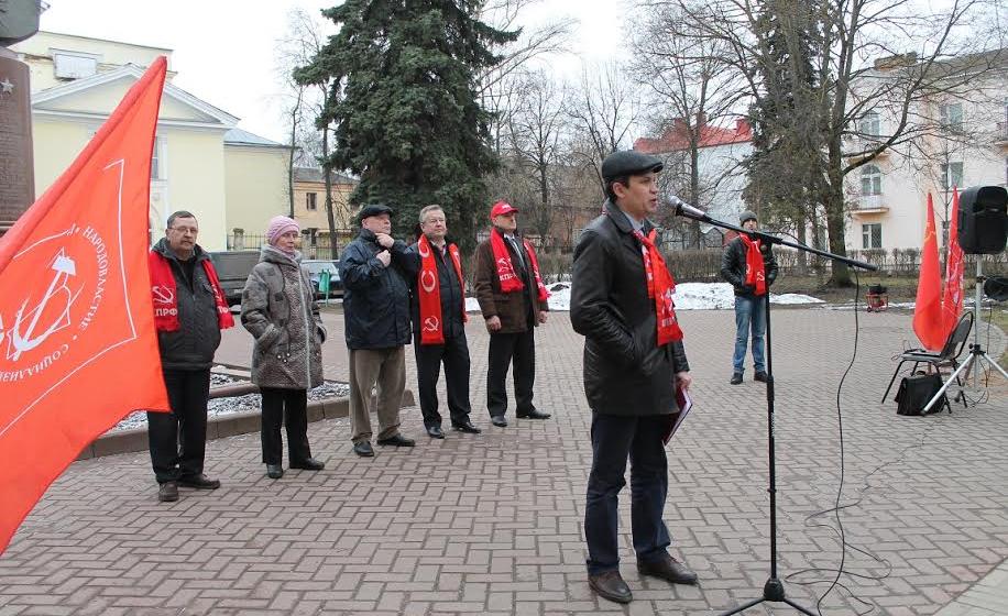 Псковская область. Великолукский ГК КПРФ провел митинг «Женщины России за социальные гарантии в стране»