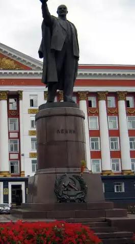 Курские коммунисты почтили память вождя мирового пролетариата