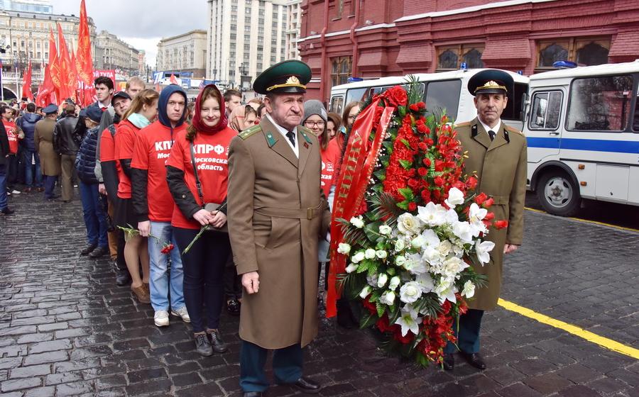  В день рождения вождя мирового пролетариата - возложение цветов к Мавзолею В.И. Ленина на Красной площади