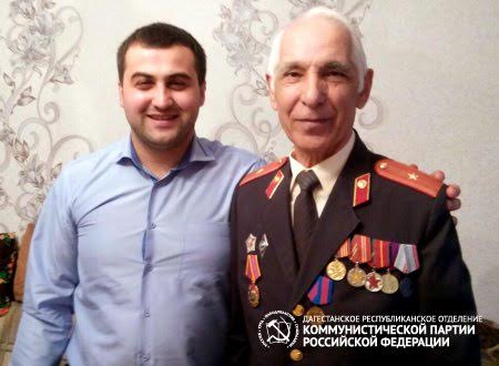 Республика Дагестан. Молодежные активисты поздравили ветерана МВД