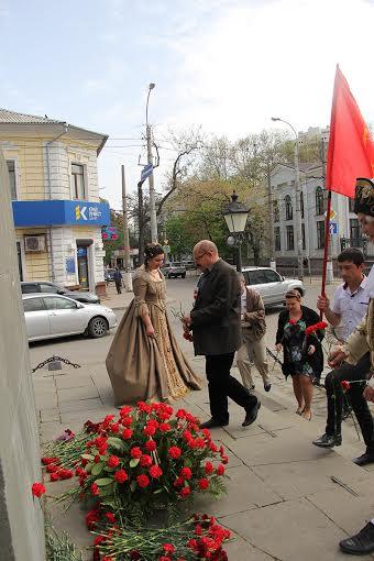 Республика Крым. Коммунисты Симферополя возложили цветы к памятнику А.В. Суворову и к Долгоруковскому обелиску