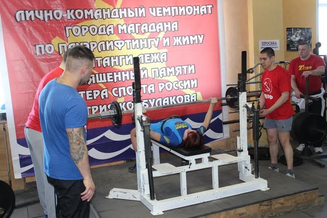 При поддержке КПРФ в Магадане прошел чемпионат по пауэрлифтингу