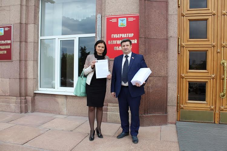 Депутаты-коммунисты Белгородской области передали губернатору более 11 000 подписей против проводимой «оптимизации» в сфере здравоохранения