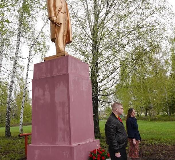 Липецкая область: Ленин в берёзках