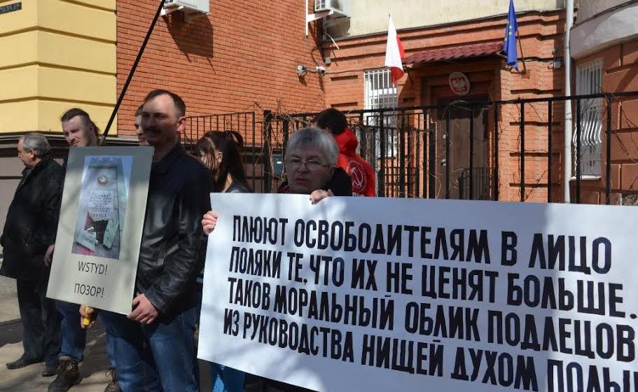 Смоленск. Прочь грязные лапы от памятников героям-освободителям!