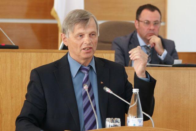 Вологодская область. Депутат-коммунист Михаил Селин: Целевые показатели программы развития информатизации и услуг связи должны быть увязаны с потребностями граждан, а не чиновников