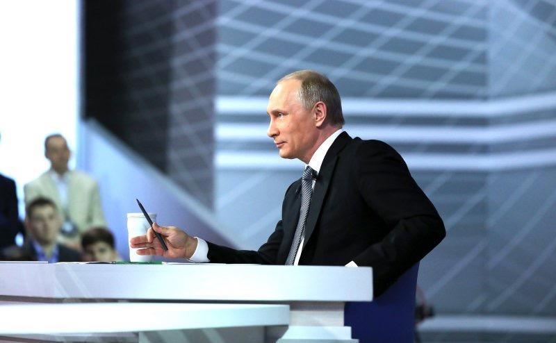​С.П.Обухов о "прямой линии" Путина: Президент в шпагате - и патриотам угождал, и либералам-западникам