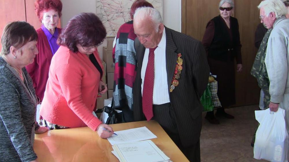 Ямальские коммунисты поздравили ветеранов Луганщины с Днем Победы