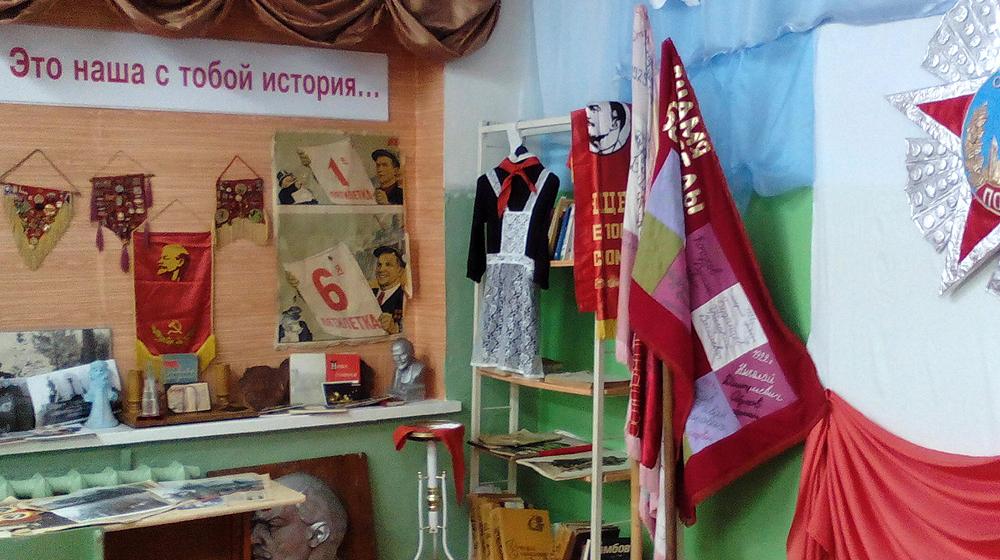 Коммунисты и комсомольцы Тамбовской области проводят в школах акцию «Знамя нашей Победы» 