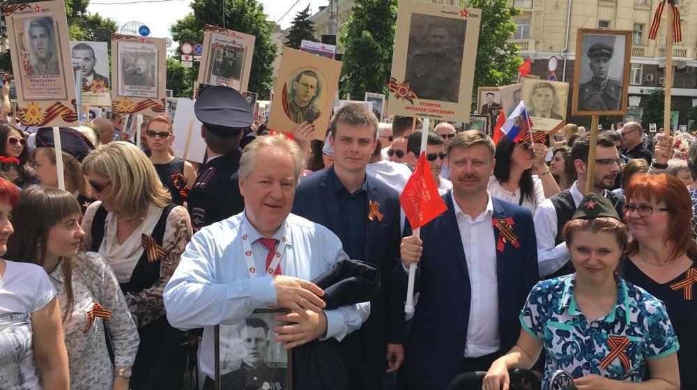 Краснодар. Депутаты-коммунисты приняли участие в акции «Бессмертный полк»