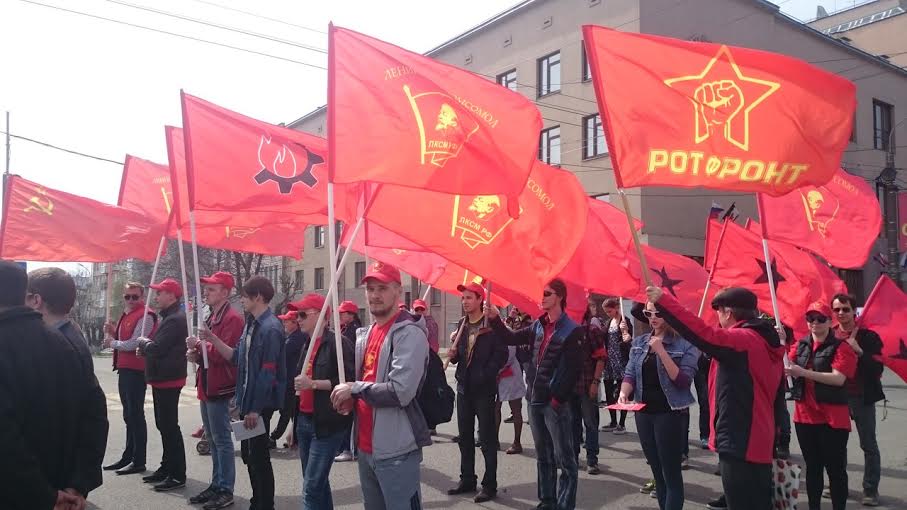 Удмуртская Республика. Комсомольцы Ижевска и Воткинска совместно с молодежным движением "Огонек" приняли участие в первомайском шествии