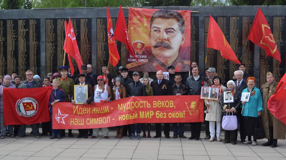 Алтайские комсомольцы приняли активное участие в праздновании 71-й годовщины Победы в Великой Отечественной войне